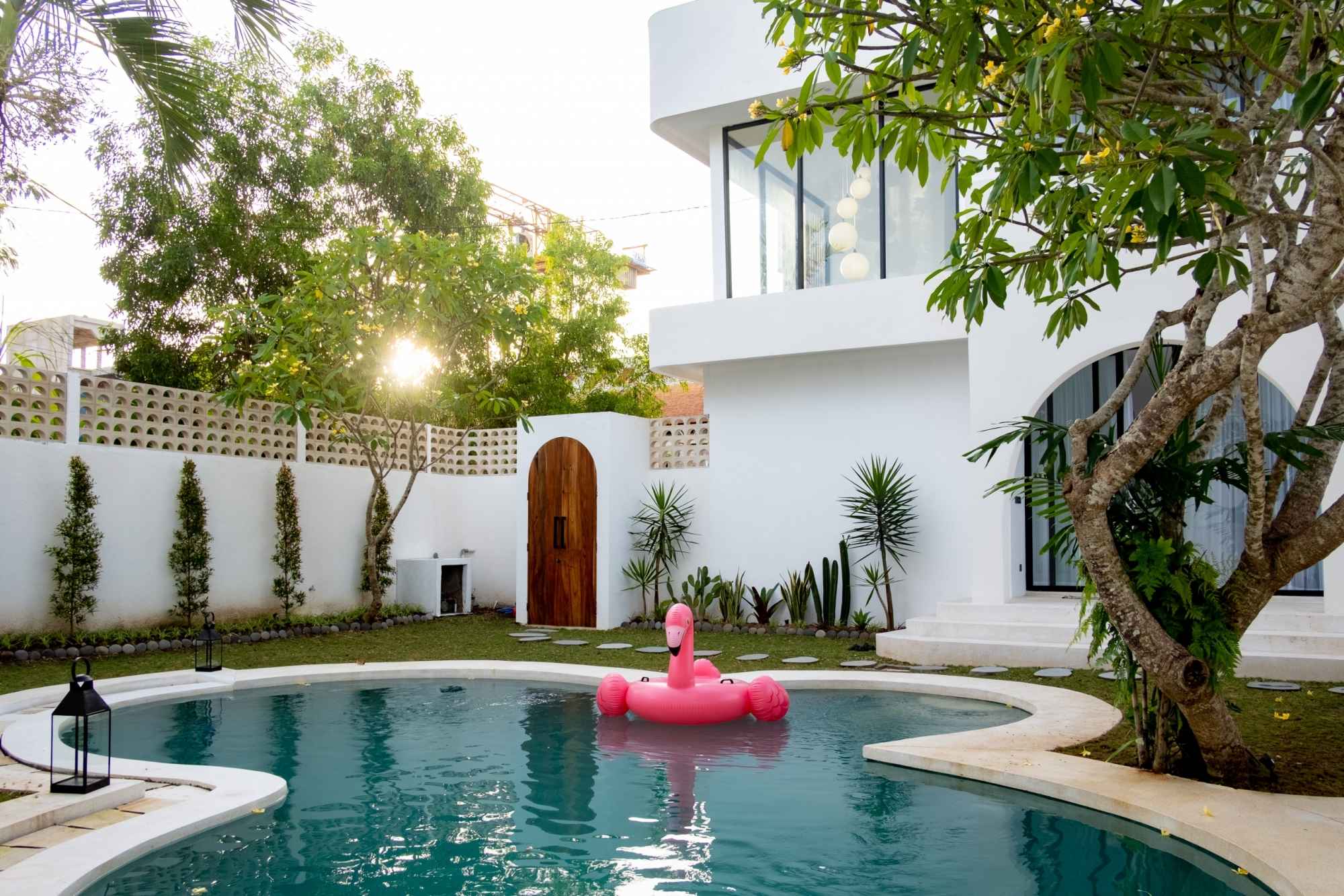 SCANDINAVIAN 4 BEDROOM VILLA FOR SALE LEASEHOLD IN PERERENAN BE-272 